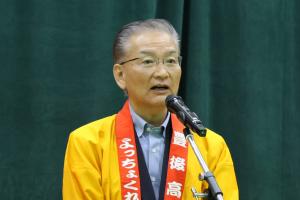 あいさつをしている佐藤県議会議員の写真