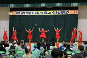 バトンレイディアンシーによるバトン演技の写真