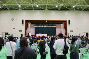 抽選会の会場の写真