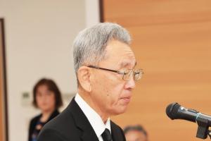 追悼の言葉を述べる県遺族会連合会代表