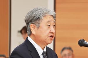 追悼の言葉を述べる市戦没者遺族代表