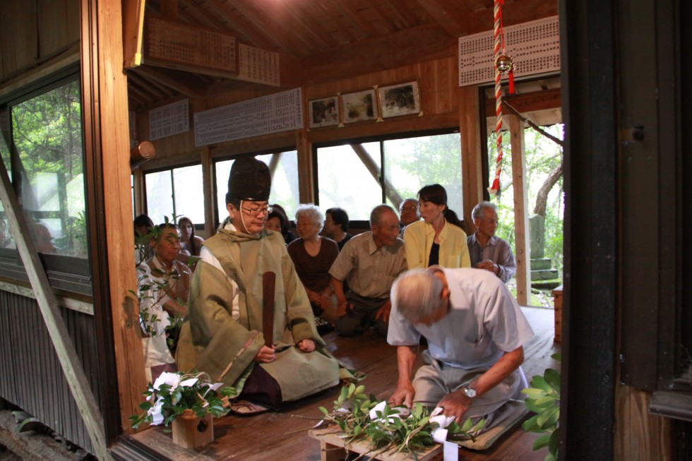 奥愛宕社では「火おこし神事」が行われており、「おこわ」をいただきました。の画像1