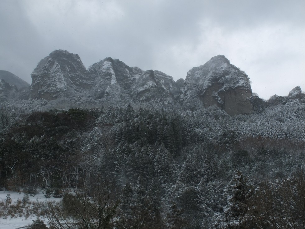 「大魔所」と呼ばれた夷の岩峰の画像