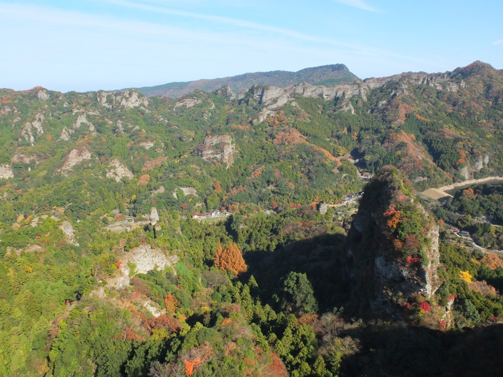 群れる岩峰の画像1