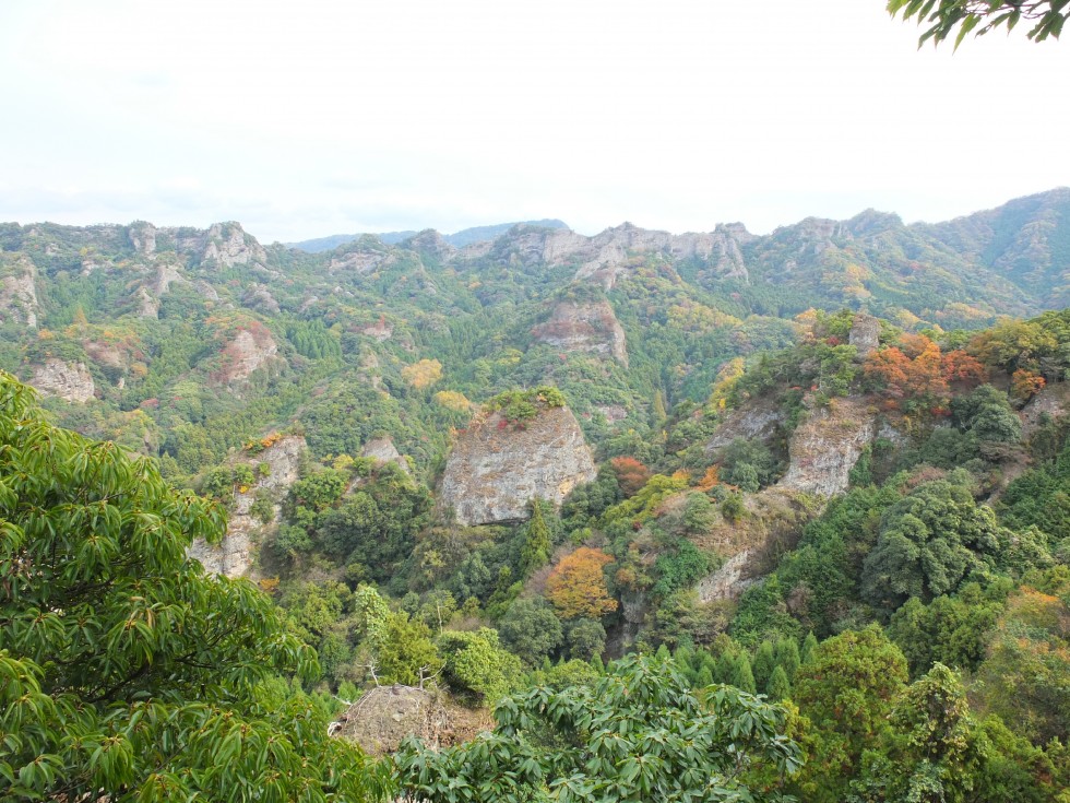 群れる岩峰の画像2