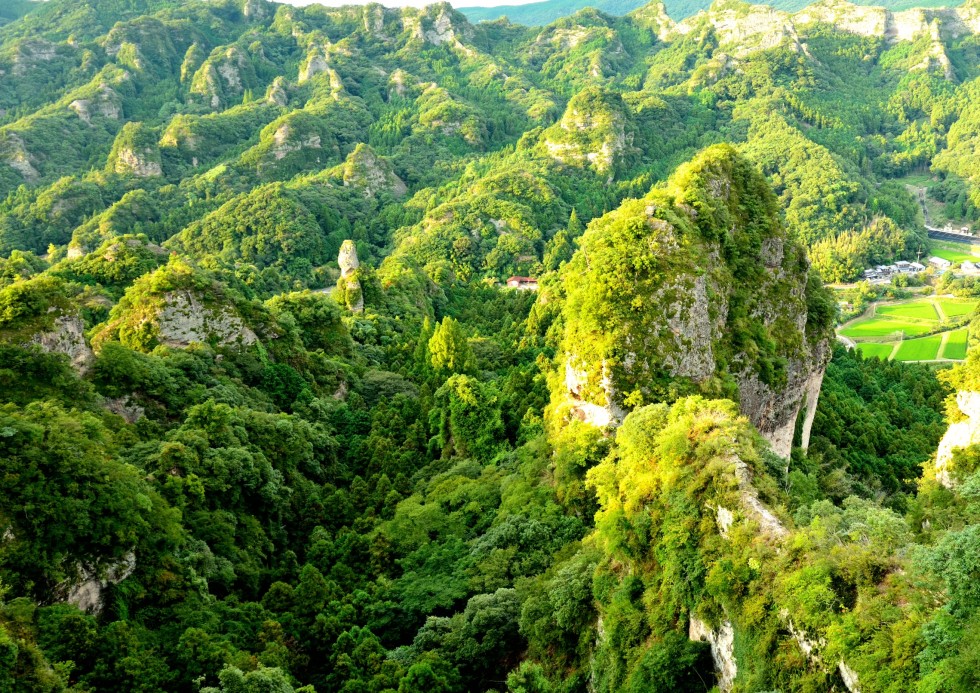 群れる岩峰の画像6