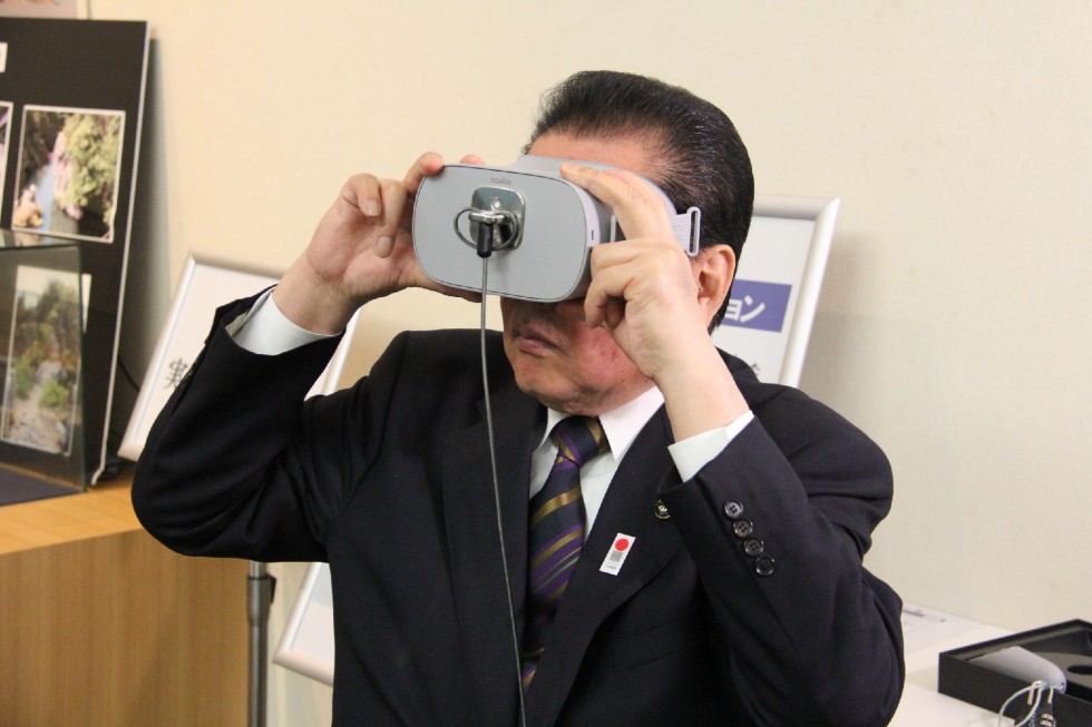 佐々木市長もVRを体験の画像2