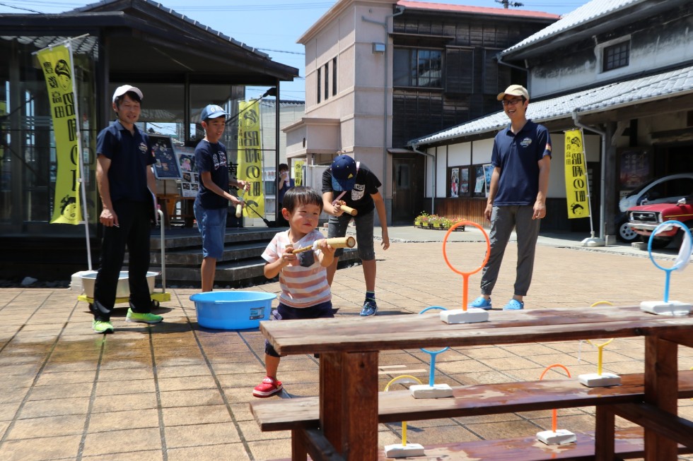 的をよ～く狙って！昭和の水鉄砲大会！　－昭和ロマン蔵で夏祭りを開催中－の画像1