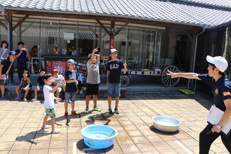 的をよ～く狙って！昭和の水鉄砲大会！　－昭和ロマン蔵で夏祭りを開催中－の画像10