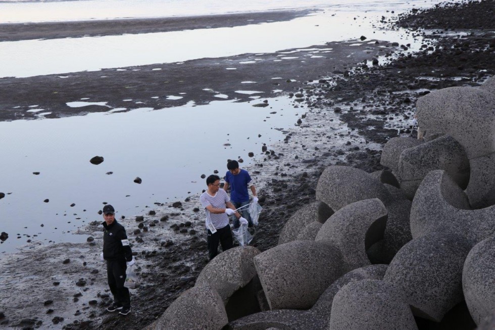 夕陽スポットの真玉海岸で、早朝ごみゼロクリーン大作戦の画像8