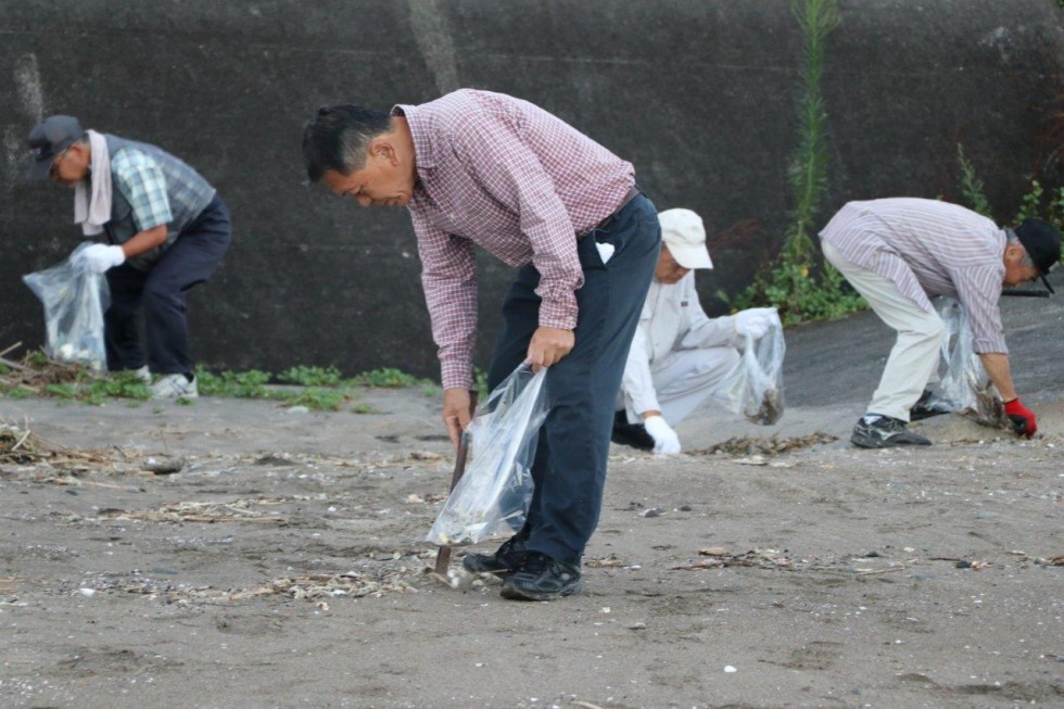 　夕陽スポットの真玉海岸で、早朝ごみゼロクリーン大作戦の画像9