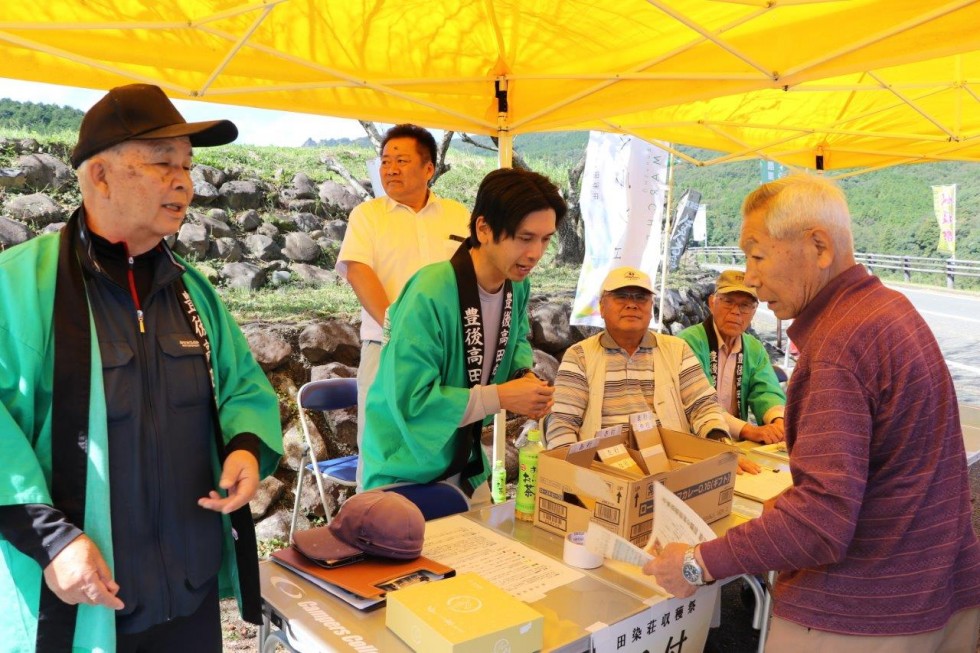 “実りの秋”を迎えた田染荘で稲刈り交流ー第20回田染荘収穫祭ーの画像6