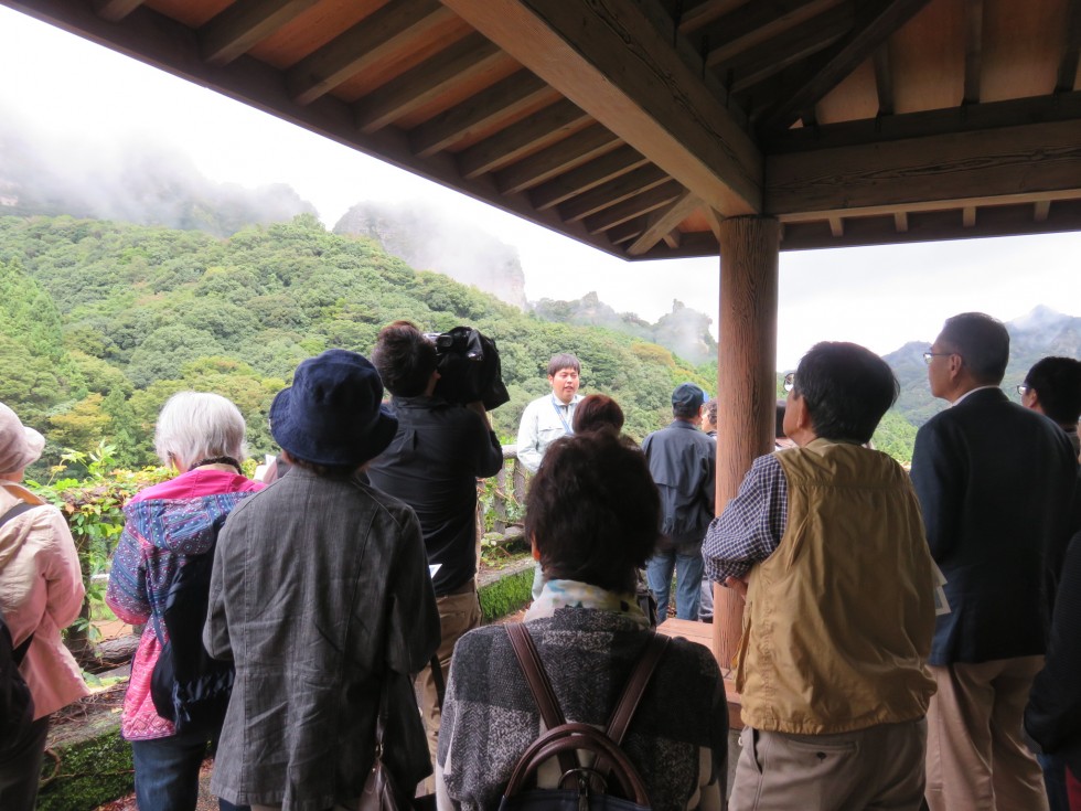 二筋の谷の景色をむすぶ「中山仙境（夷谷）」の画像1