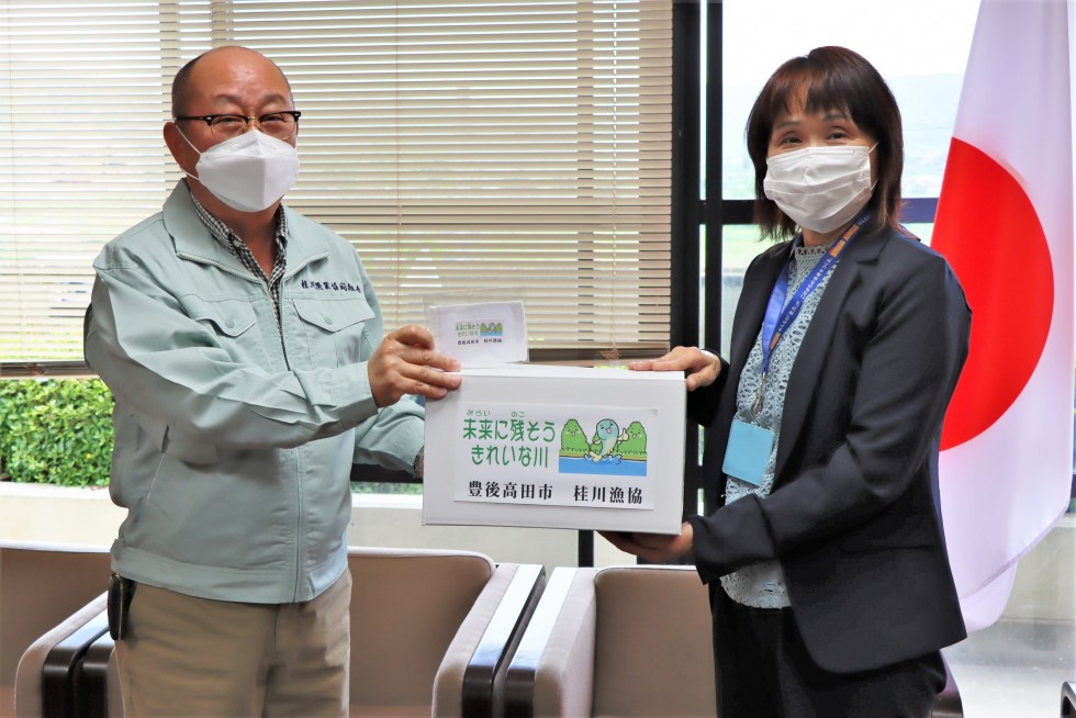  市内幼稚園児にマスクをご寄贈いただきました 　－桂川漁業協同組合－の画像１