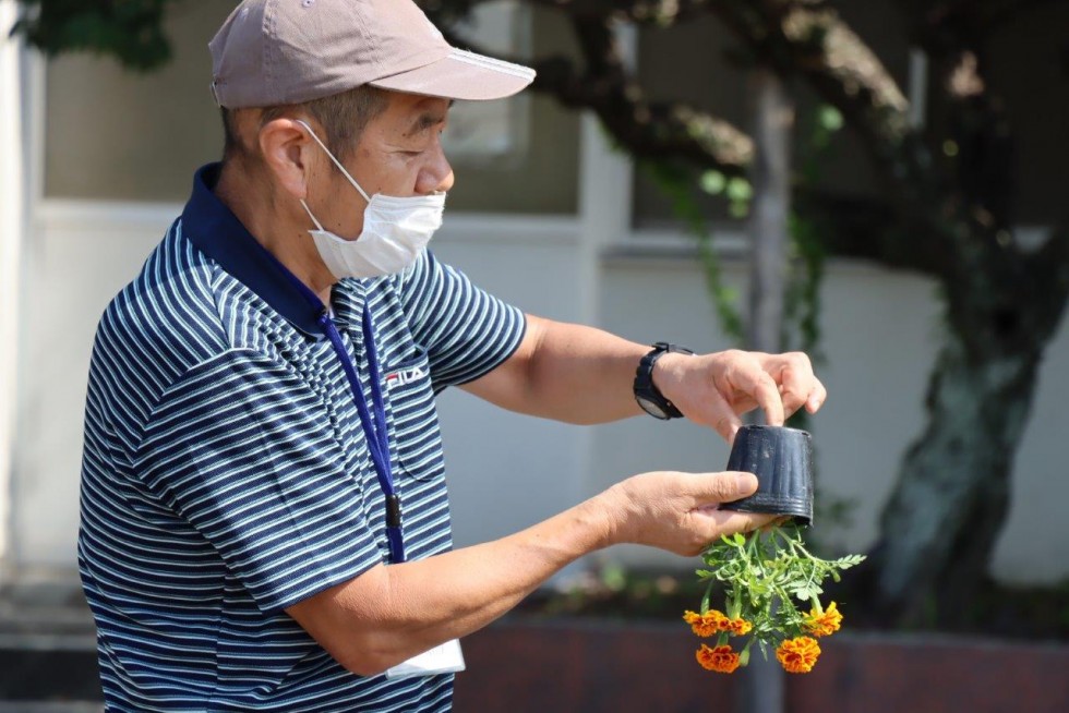 優しさ、育てよう　～「人権の花運動」花植え集会～の画像3