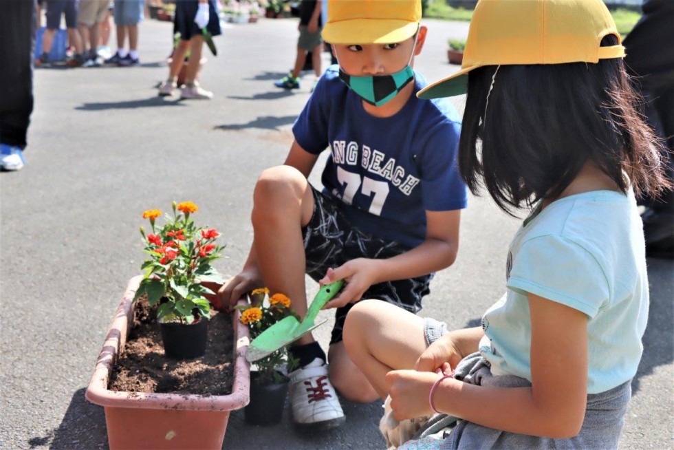 優しさ、育てよう　～「人権の花運動」花植え集会～の画像4