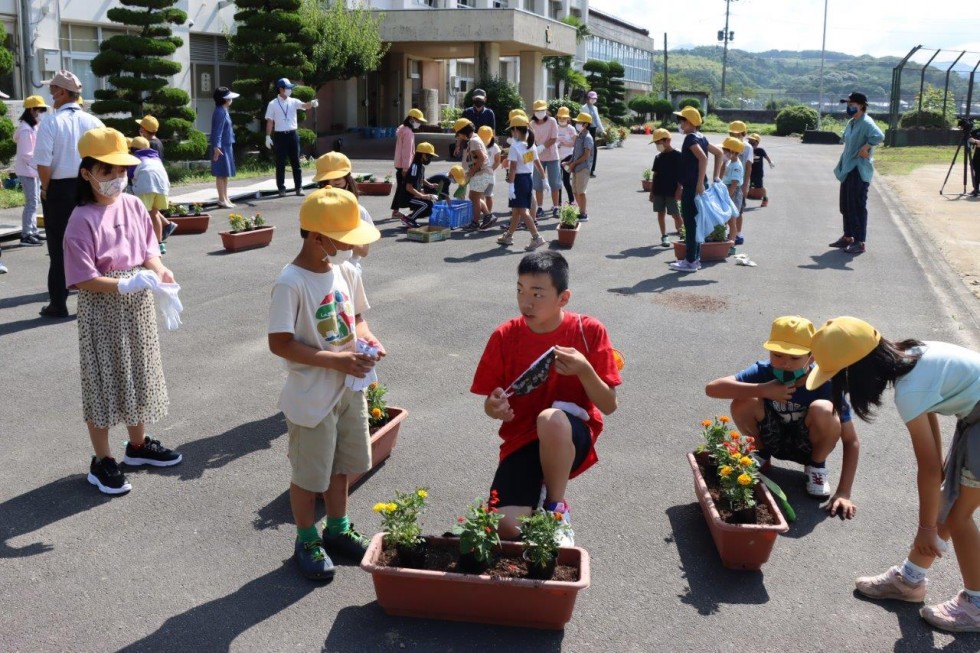 優しさ、育てよう　～「人権の花運動」花植え集会～の画像5