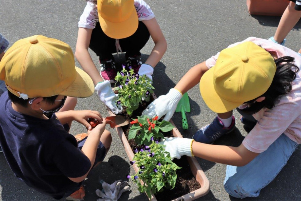 優しさ、育てよう　～「人権の花運動」花植え集会～の画像6