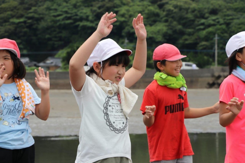 大きくなって戻ってきてね！～香々地小 稚ガニの放流～の画像11