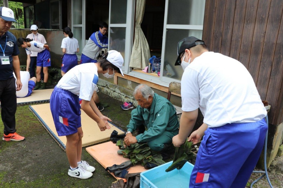 梅雨の晴れ間の八反ずり体験　～田染中学校　～の画像3