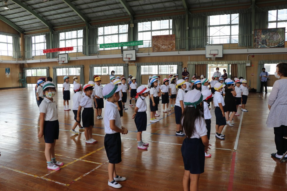 小学1年生へ絵本を寄贈　　－更生保護女性会－の画像4