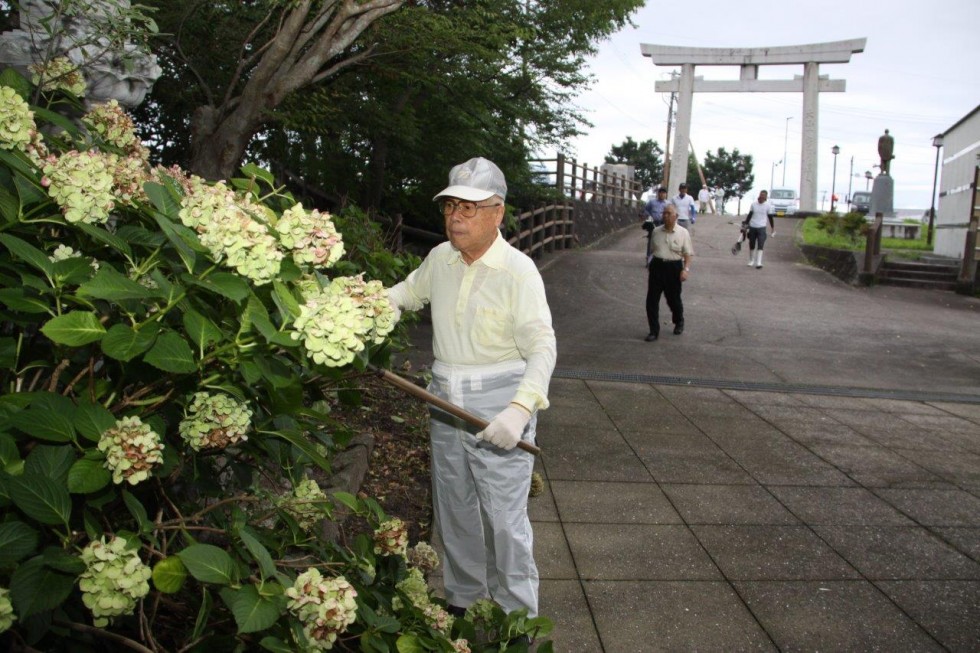 40年以上続く地道な活動に感謝～豊後高田ロータリークラブ・若宮あじさい剪定～の画像2