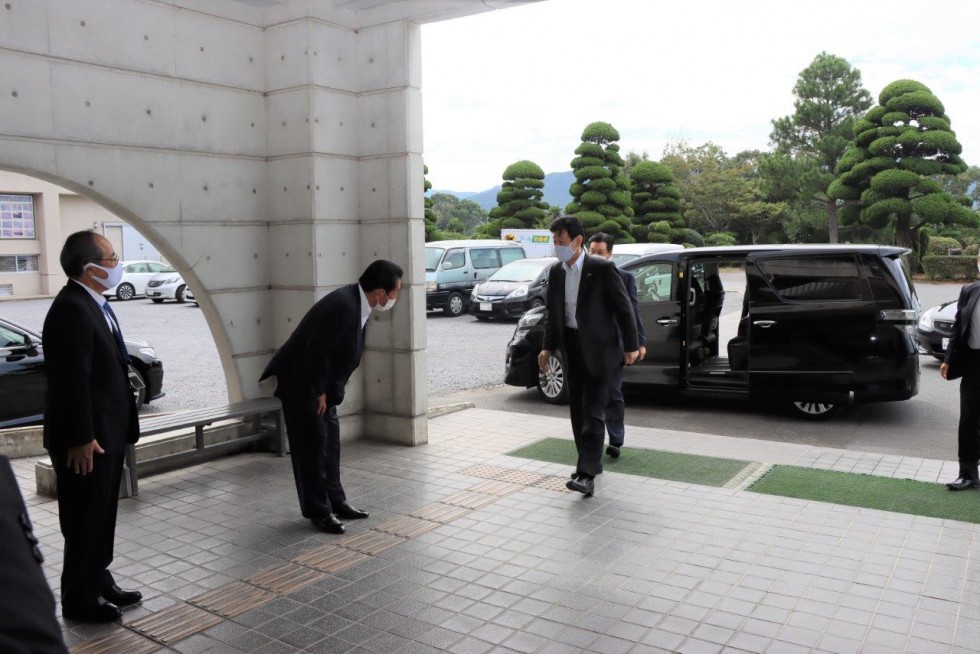 西村経済再生担当大臣が豊後高田市を訪れましたの画像2