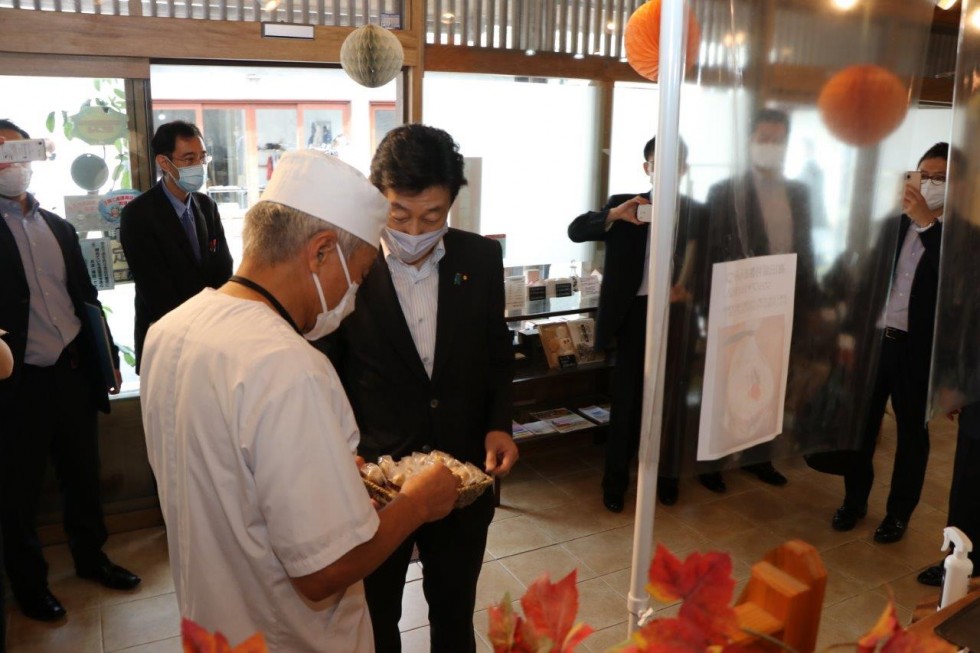 西村経済再生担当大臣が豊後高田市を訪れましたの画像6