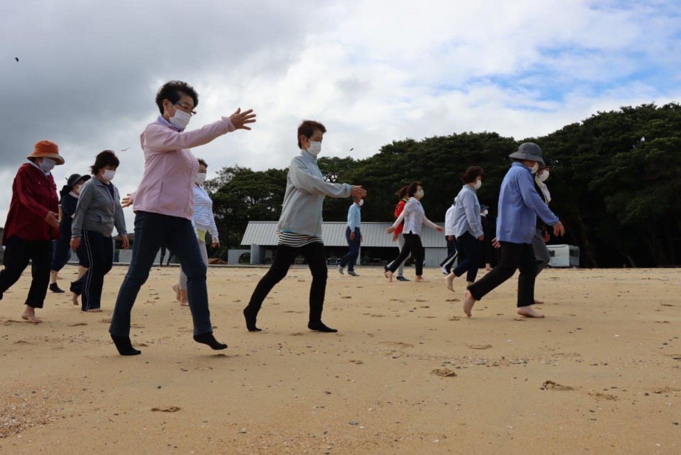 潮風を浴びながら砂浜で歩こう！　～長崎鼻サンドウォーク～の画像8