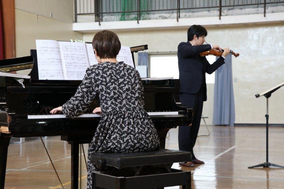 プロの生演奏に感動！　～ほっと・ハートフルクラシックコンサート学校訪問～の画像3