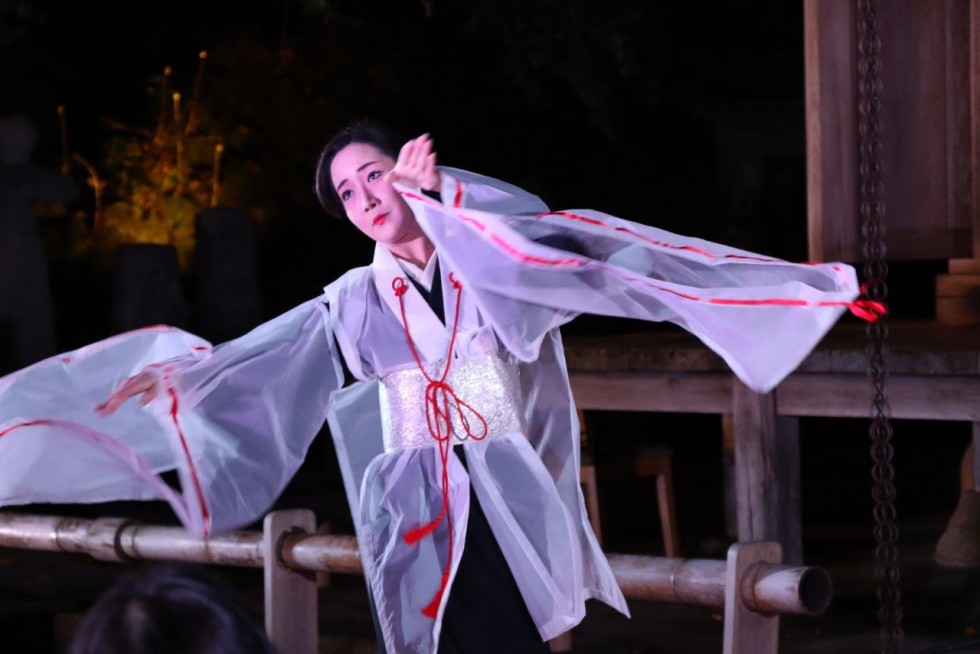ライトアップされた富貴寺大堂で幻想的なひとときを　～メゾソプラノ＆リュート　創作日本舞踊の夕べ～の画像9