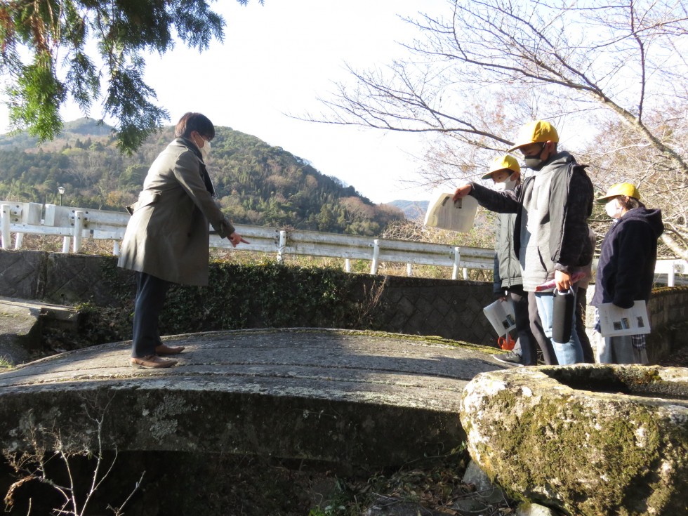 引瀬神社・保食宮参道石橋（市指定有形文化財）の画像2