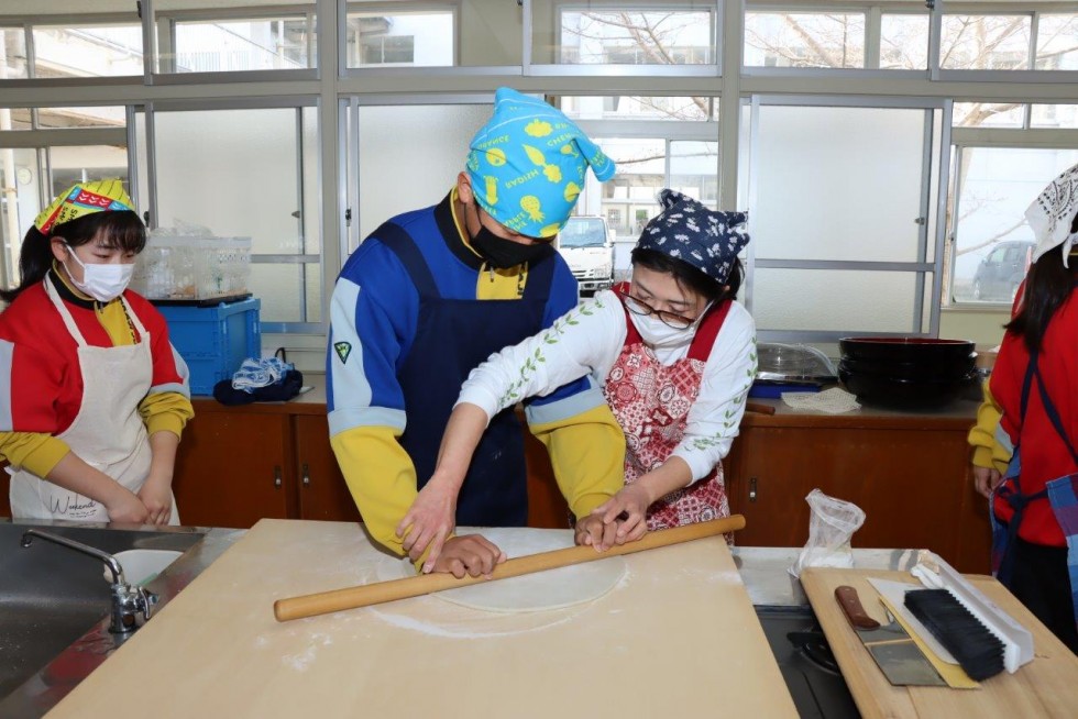 香々地特産の「寒ざらしそば」のそば打ち体験　～香々地中学校～の画像10