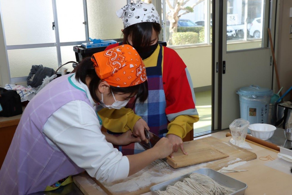 香々地特産の「寒ざらしそば」のそば打ち体験　～香々地中学校～の画像12