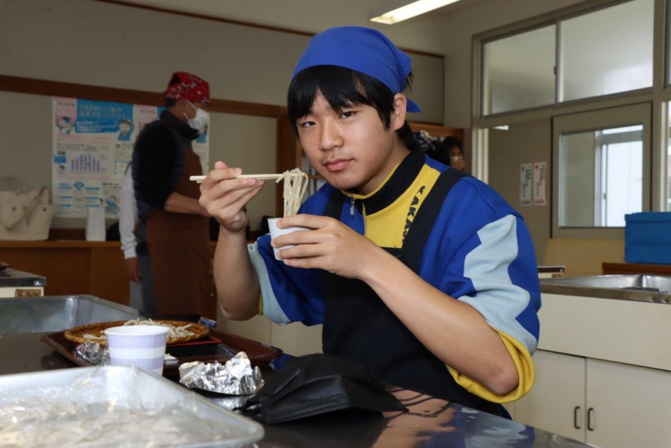 香々地特産の「寒ざらしそば」のそば打ち体験　～香々地中学校～の画像16