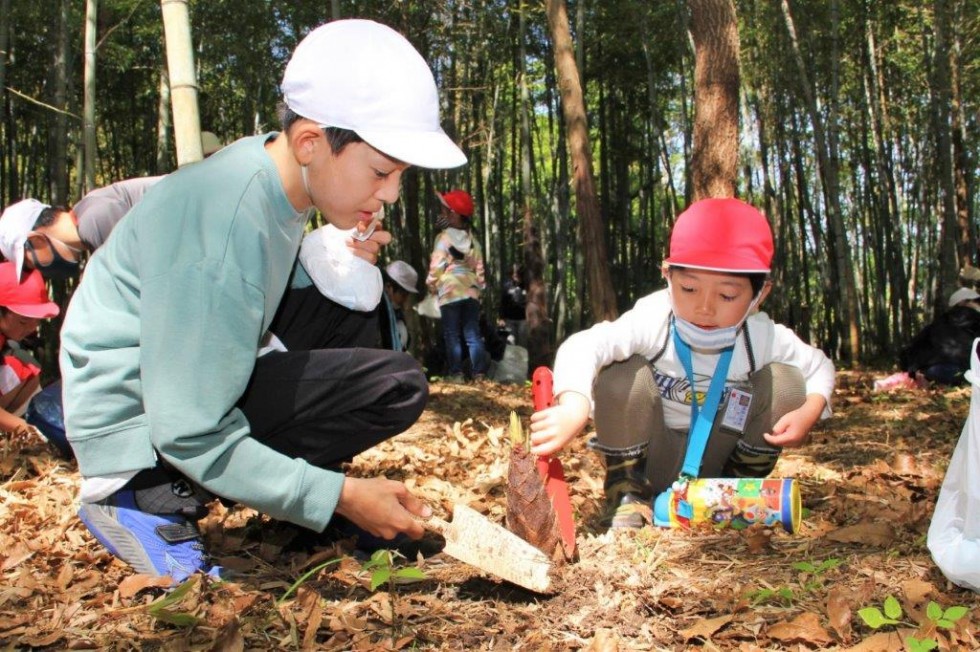 新緑の「千部もみじ村」でたけのこ掘り体験♪　－高田小学校－の画像12