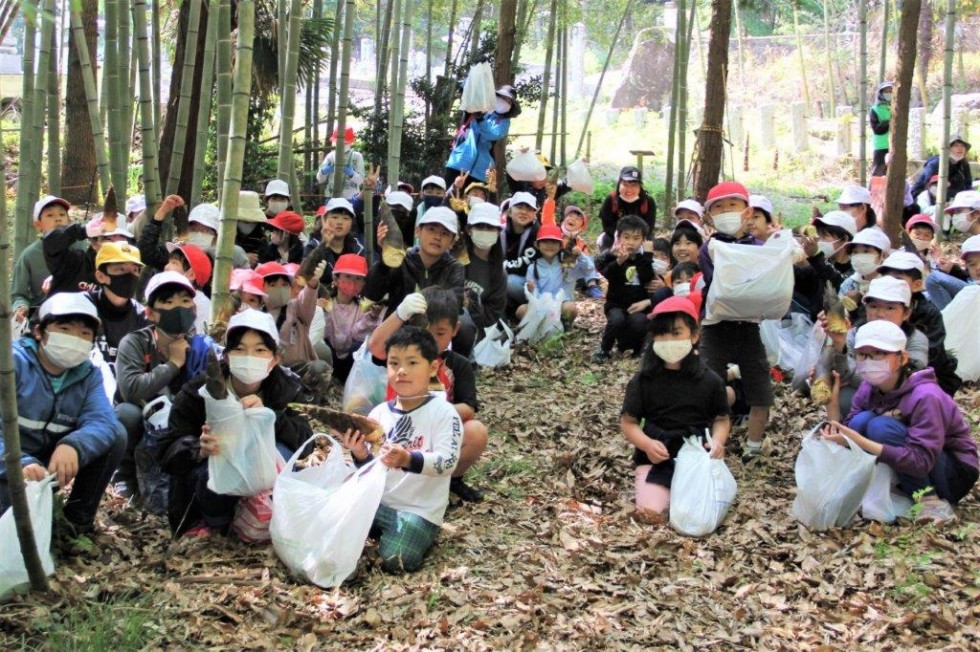 新緑の「千部もみじ村」でたけのこ掘り体験♪　－高田小学校－の画像18