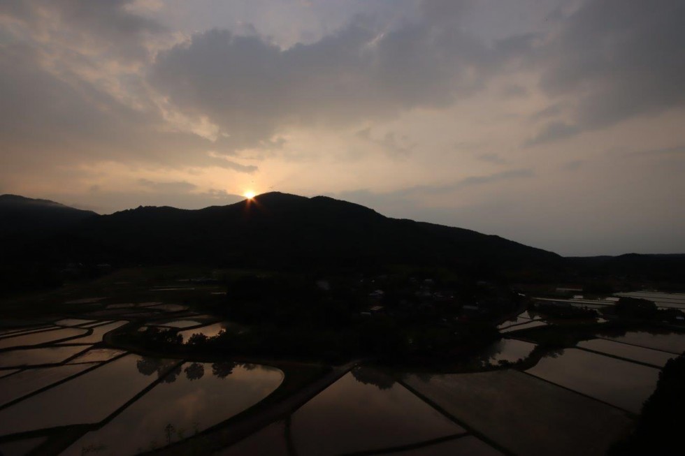 田染荘の田んぼに水が満たされました ～刻一刻と変化する夕陽が織りなす1，000年変わらない田園風景～の画像6