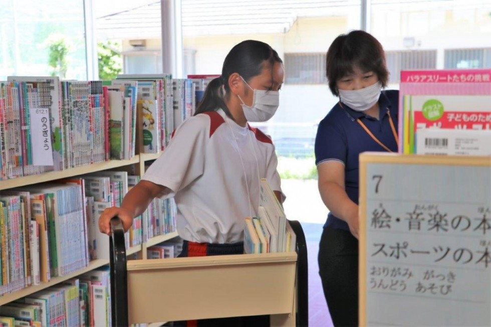 市立図書館の画像1