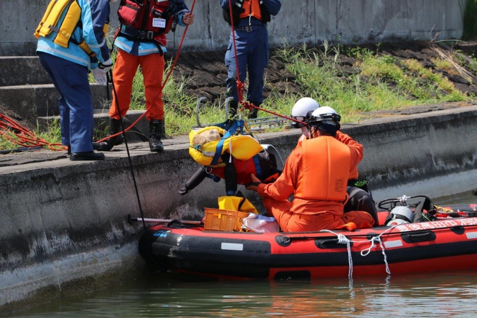 水難事故に備えて本番さながらの訓練を実施　　～大分県防災航空隊との合同訓練～の画像11