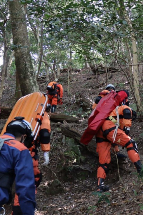 もしもの山岳事故に備えて　　　～　空と陸の合同山岳救助訓練を実施しました　～の画像2