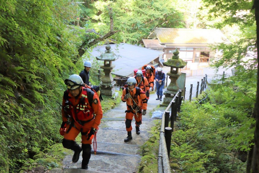 もしもの山岳事故に備えて　　　～　空と陸の合同山岳救助訓練を実施しました　～の画像5