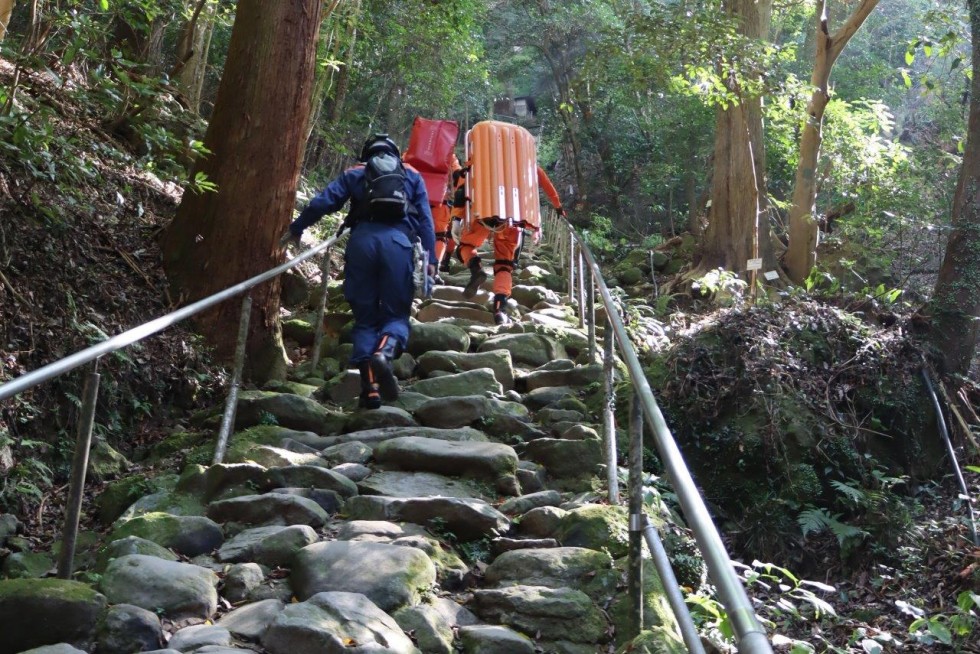 もしもの山岳事故に備えて　　　～　空と陸の合同山岳救助訓練を実施しました　～の画像6