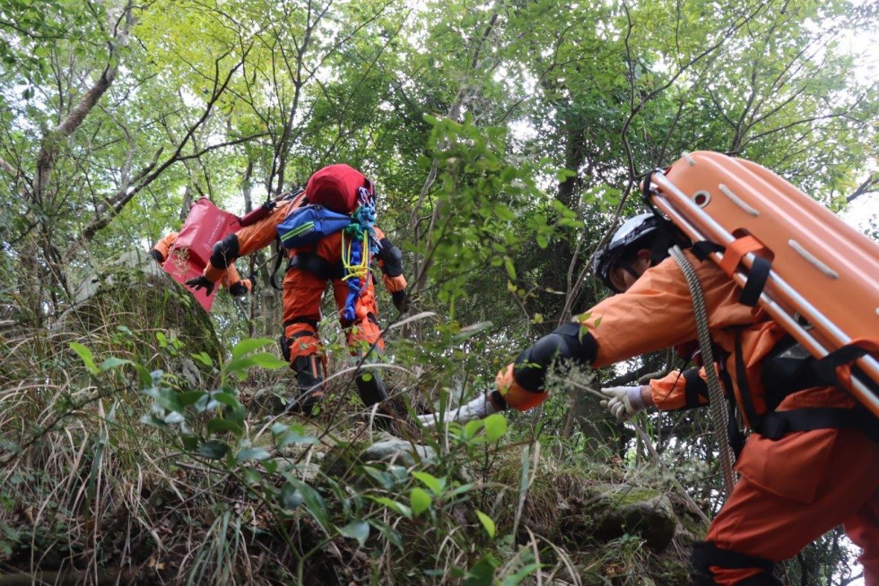 もしもの山岳事故に備えて　　　～　空と陸の合同山岳救助訓練を実施しました　～の画像10