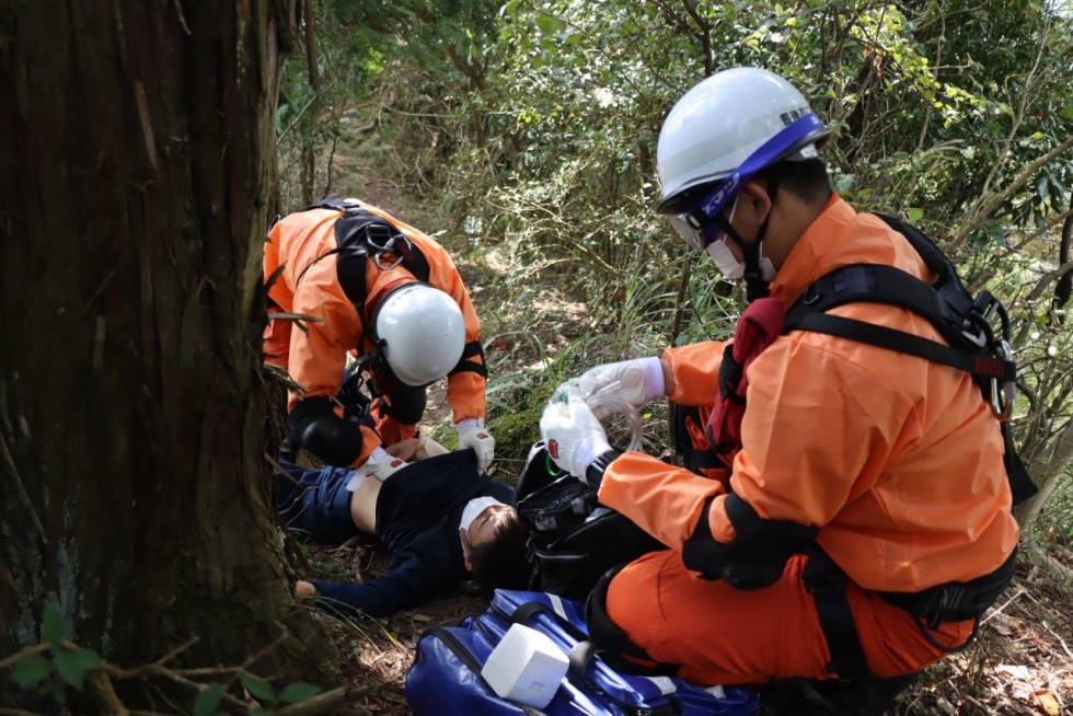 もしもの山岳事故に備えて　　　～　空と陸の合同山岳救助訓練を実施しました　～の画像11