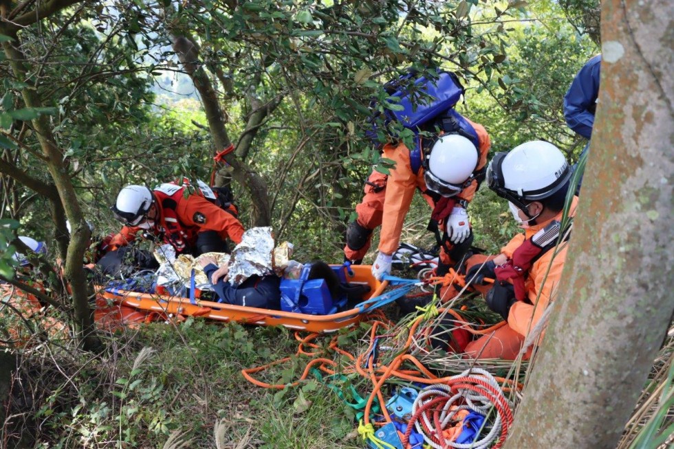 もしもの山岳事故に備えて　　　～　空と陸の合同山岳救助訓練を実施しました　～の画像13