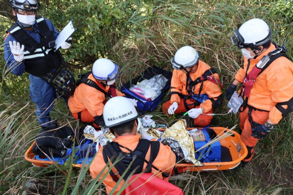 もしもの山岳事故に備えて　　　～　空と陸の合同山岳救助訓練を実施しました　～の画像14