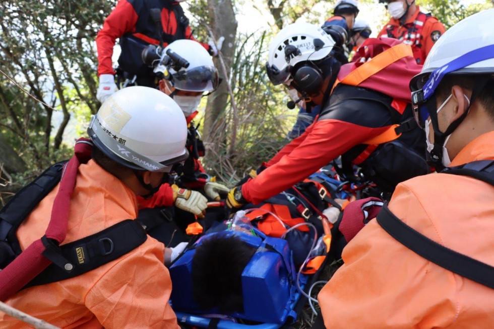 もしもの山岳事故に備えて　　　～　空と陸の合同山岳救助訓練を実施しました　～の画像18
