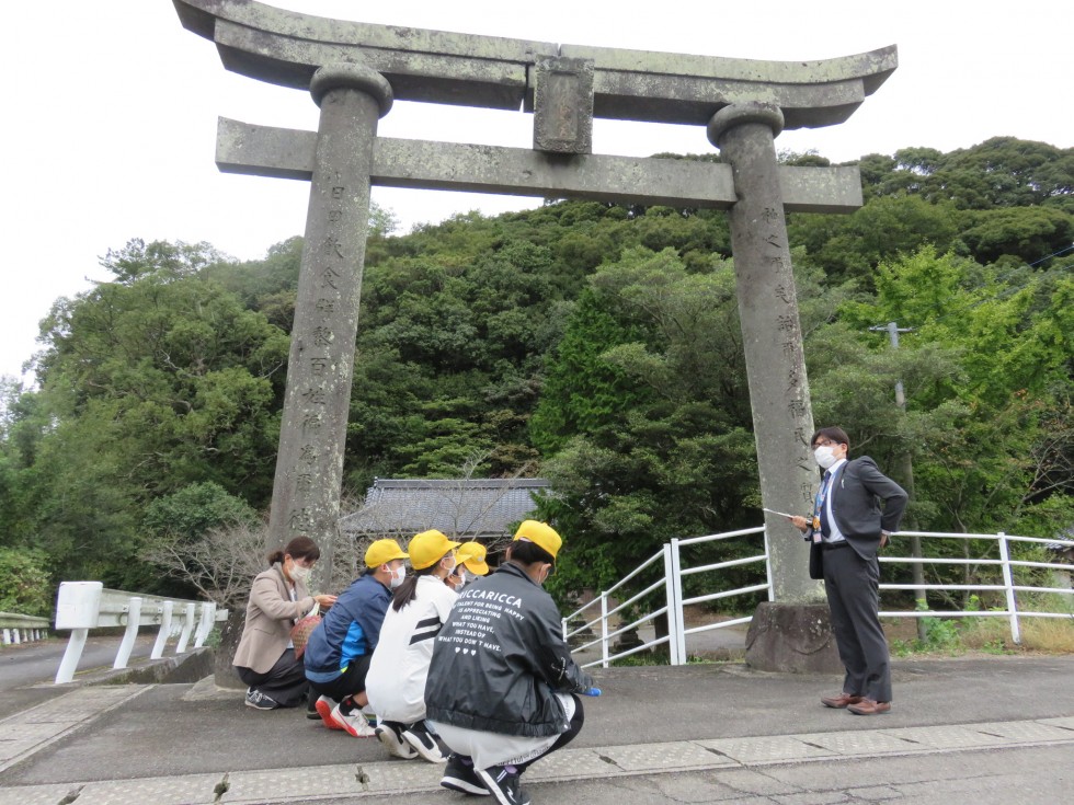 引瀬神社・保食宮参道石橋（市指定有形文化財）の画像1