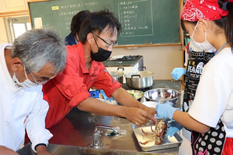 【香々地中】特産「岬ガザミ」の料理教室の画像7